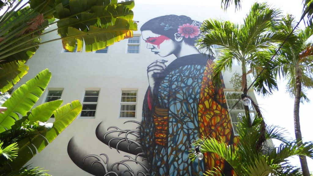 FINBARR DAC - 350 Ocean Dr (passage sur la gauche du Lord Balfour Hotel)