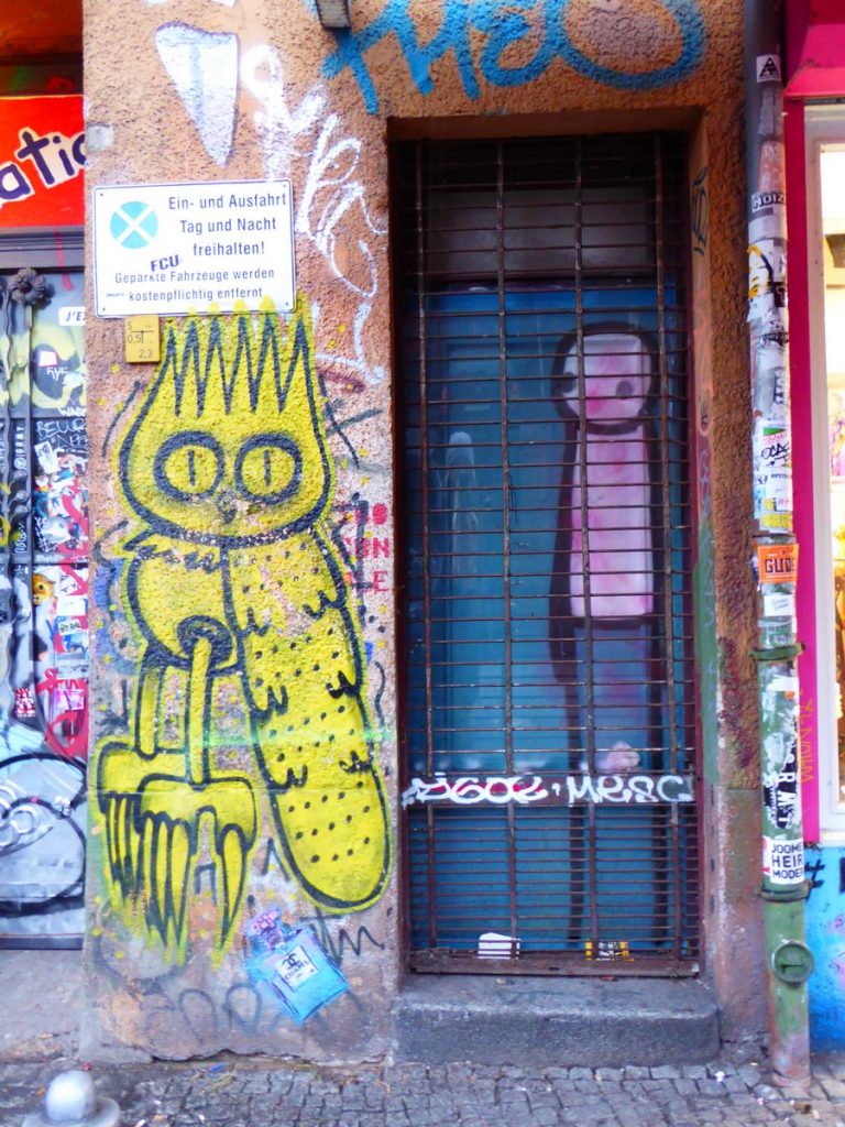 Une chouette de DSCREET + STIK : 46 Falckensteinstaße, Kreuzberg