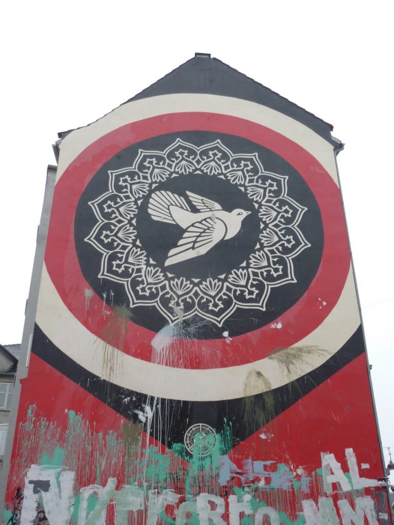 OBEY (SHEPARD FAIREY) - PEACE DOVE WALL en réponse aux émeutes de 2007