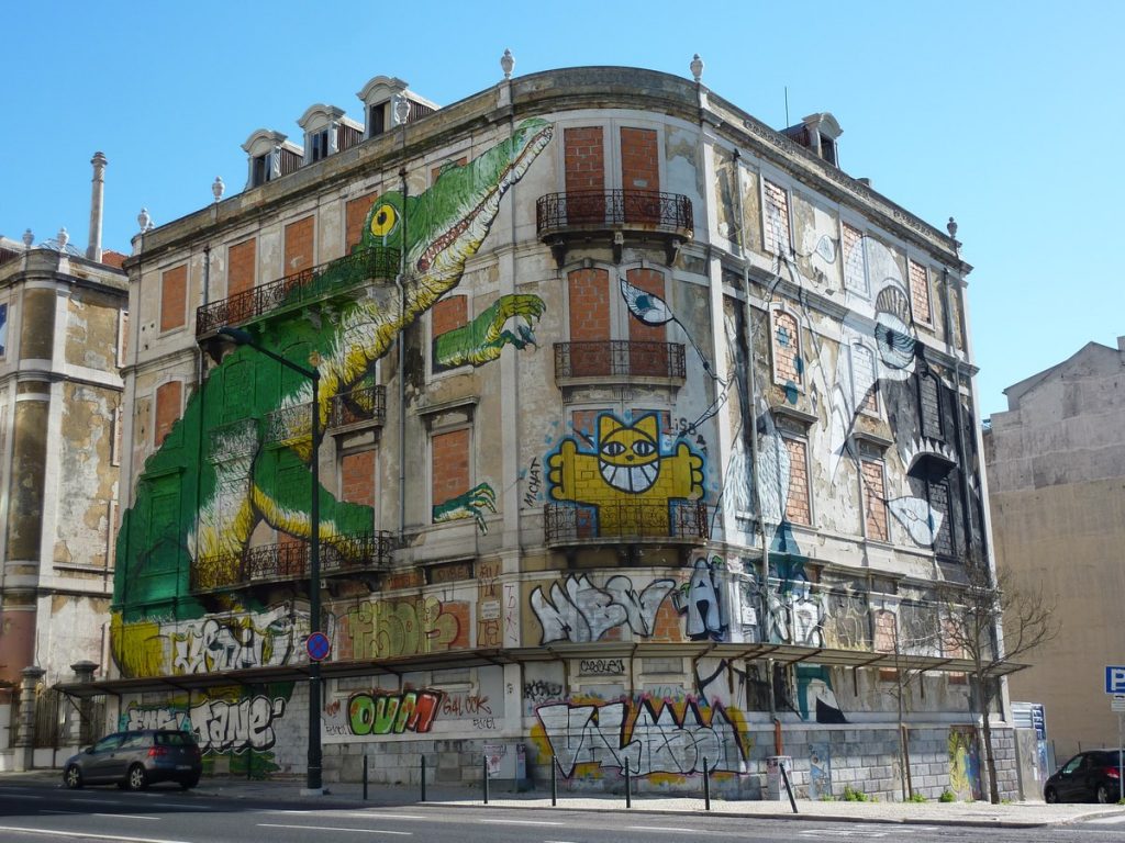 LUCY MCLAUCHLAN + M. CHAT + ERICAILCANE - Avenida Fontes Pereira de Melo / rua Martins Ferrao