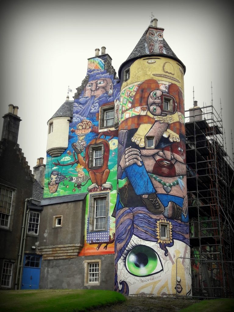 OS GEMEOS + NUNCA + NINA PANDOLFO - Parc Clyde Muirshiel Regional Park - Kelburn Castle