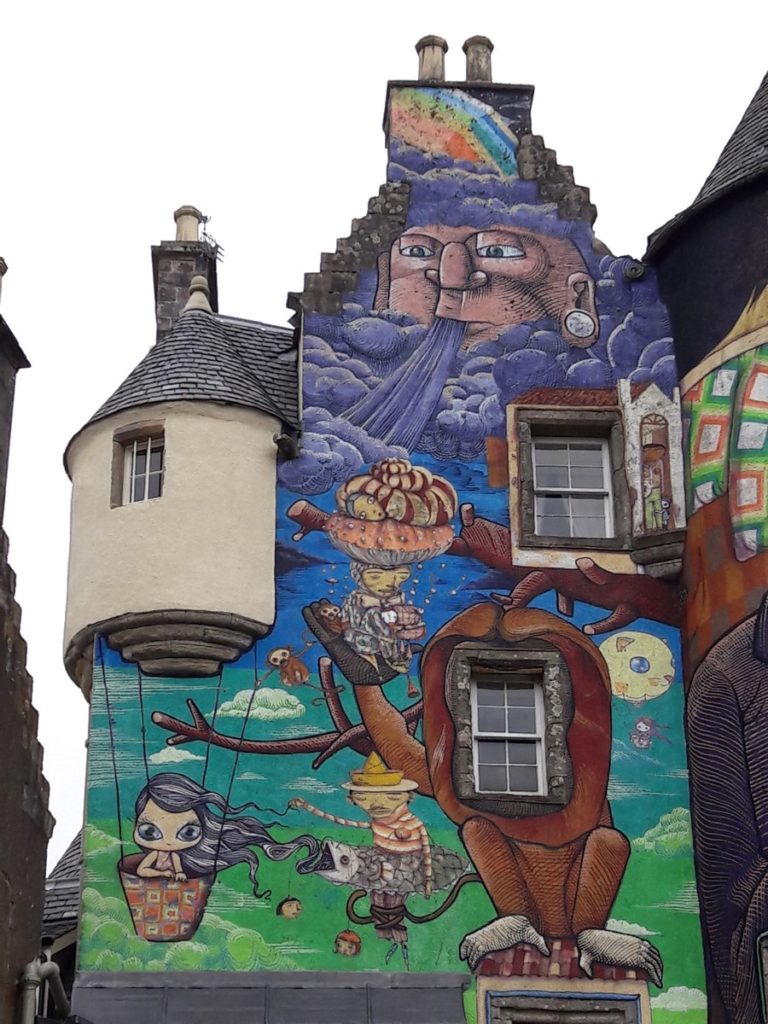 OS GEMEOS + NUNCA + NINA PANDOLFO - Parc Clyde Muirshiel Regional Park - Kelburn Castle